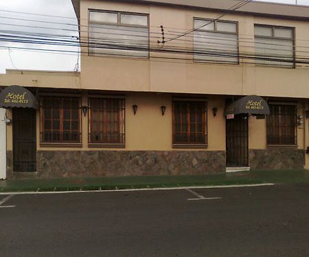 Charly S Place Hotel Alajuela Екстериор снимка